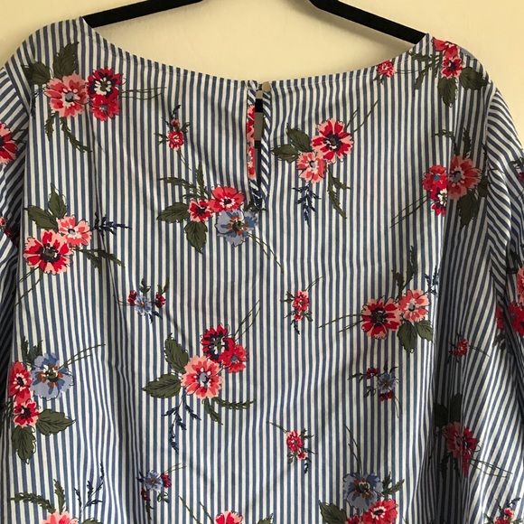 NWT Liz Claiborne Pin Stripe floral top - Picture 4 of 5